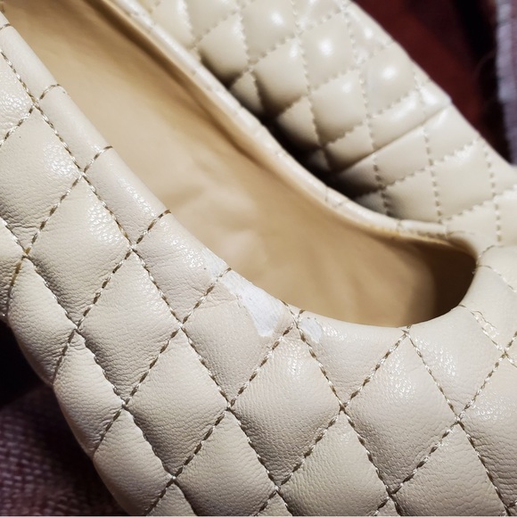 Vintage Cream Color Quilted Vegan Leather Pumps. 4.5" Heel. Size 8 - Picture 12 of 16